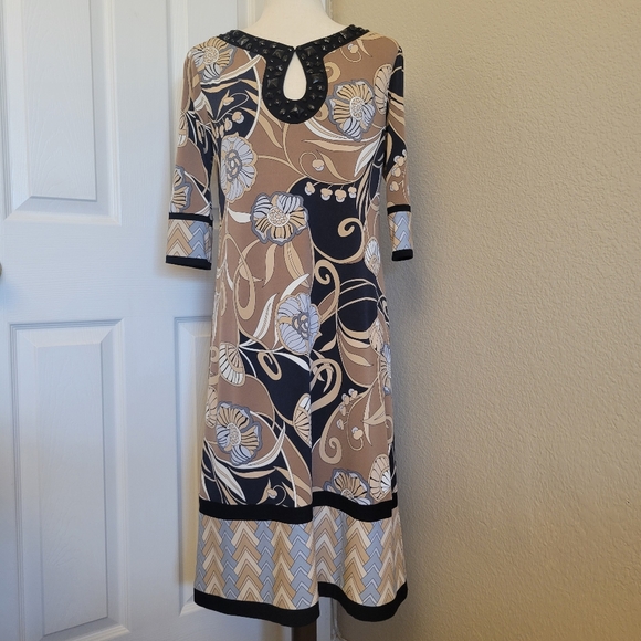 Abstract Pattern Dress - Picture 2 of 10